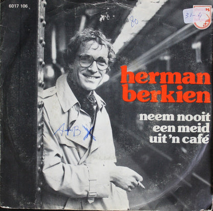 Herman Berkien - Neem Nooit Een Meid Uit 'n Café 04888 22686 Vinyl Singles Goede Staat