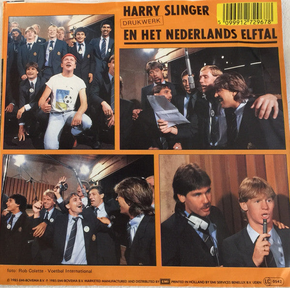 Harry Slinger En Het Nederlands Elftal - 't Is Weer Fijn Langs De Lijn 23430 Vinyl Singles Goede Staat