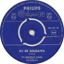 Limburgse Zusjes - Bij de Soldaten 24841 Vinyl Singles Goede Staat