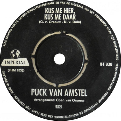 Puck van Amstel - Kus Me Hier Kus Me Daar 02375 Vinyl Singles Goede Staat